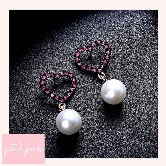 High-End Crystal Heart and Glass Pearl Drop Earrings - Picture 3 of 5